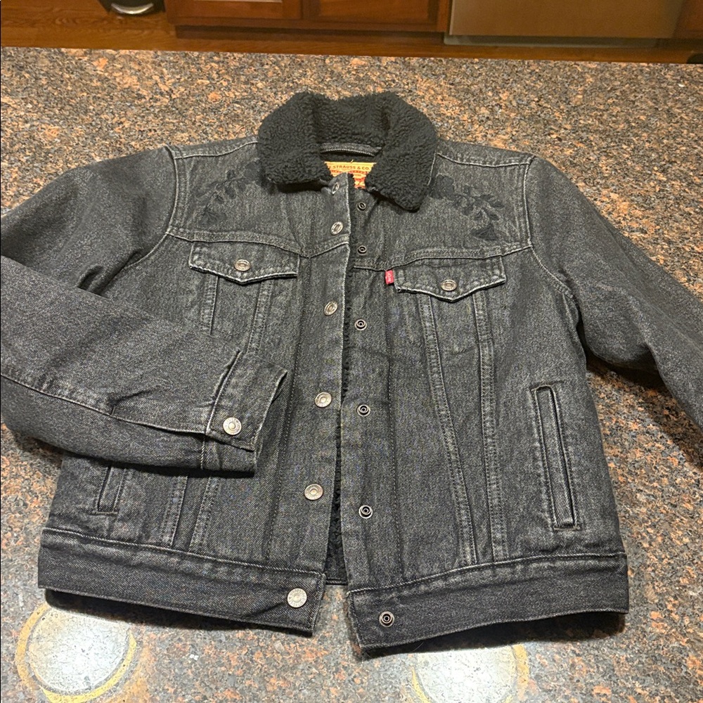 Levi’s black denim jeans trucker jacket Sherpa lined women’s S embroidered NWOT